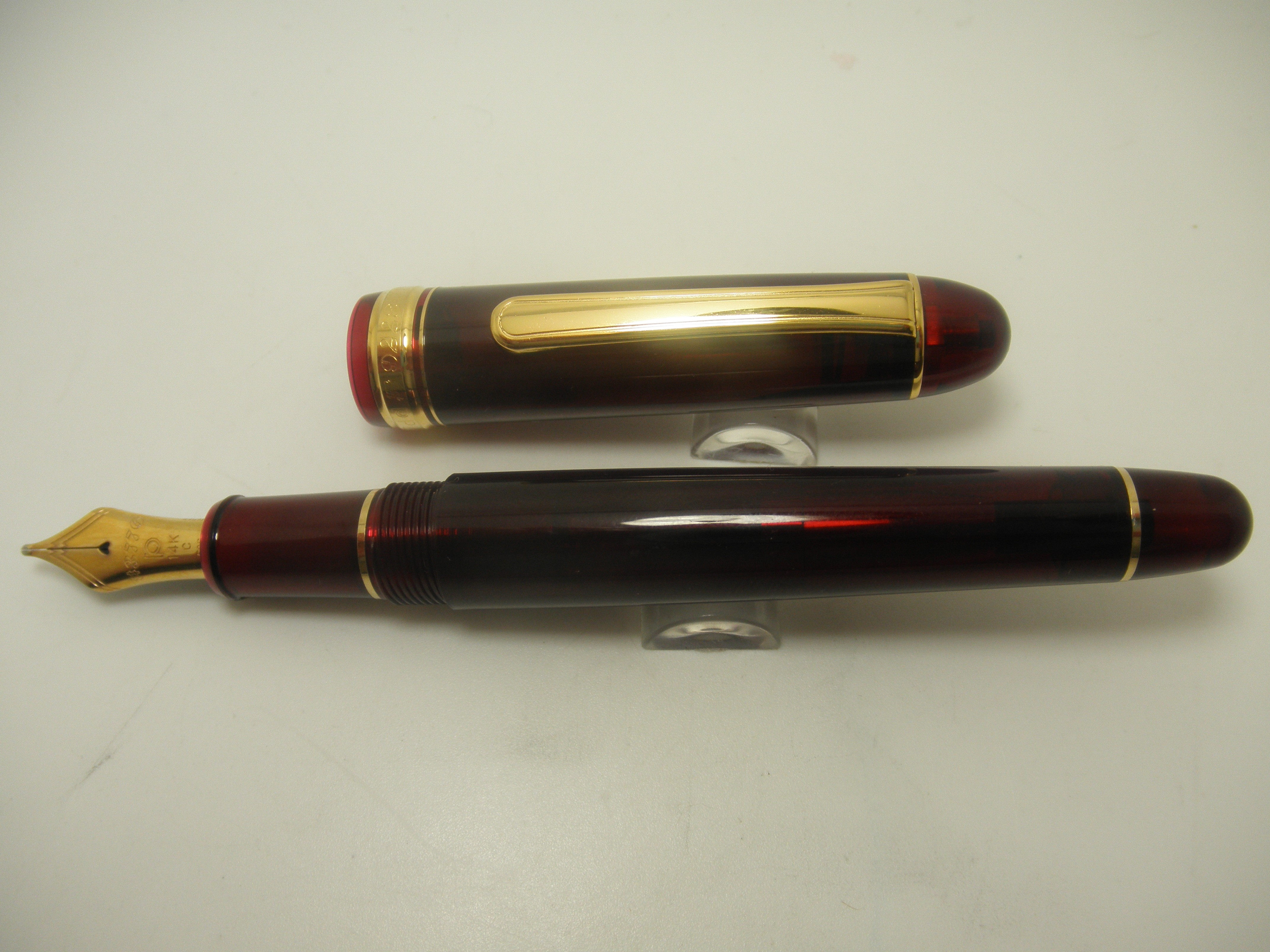 Platinum 3776 Red Demo with Gold Trim Fountain Pen