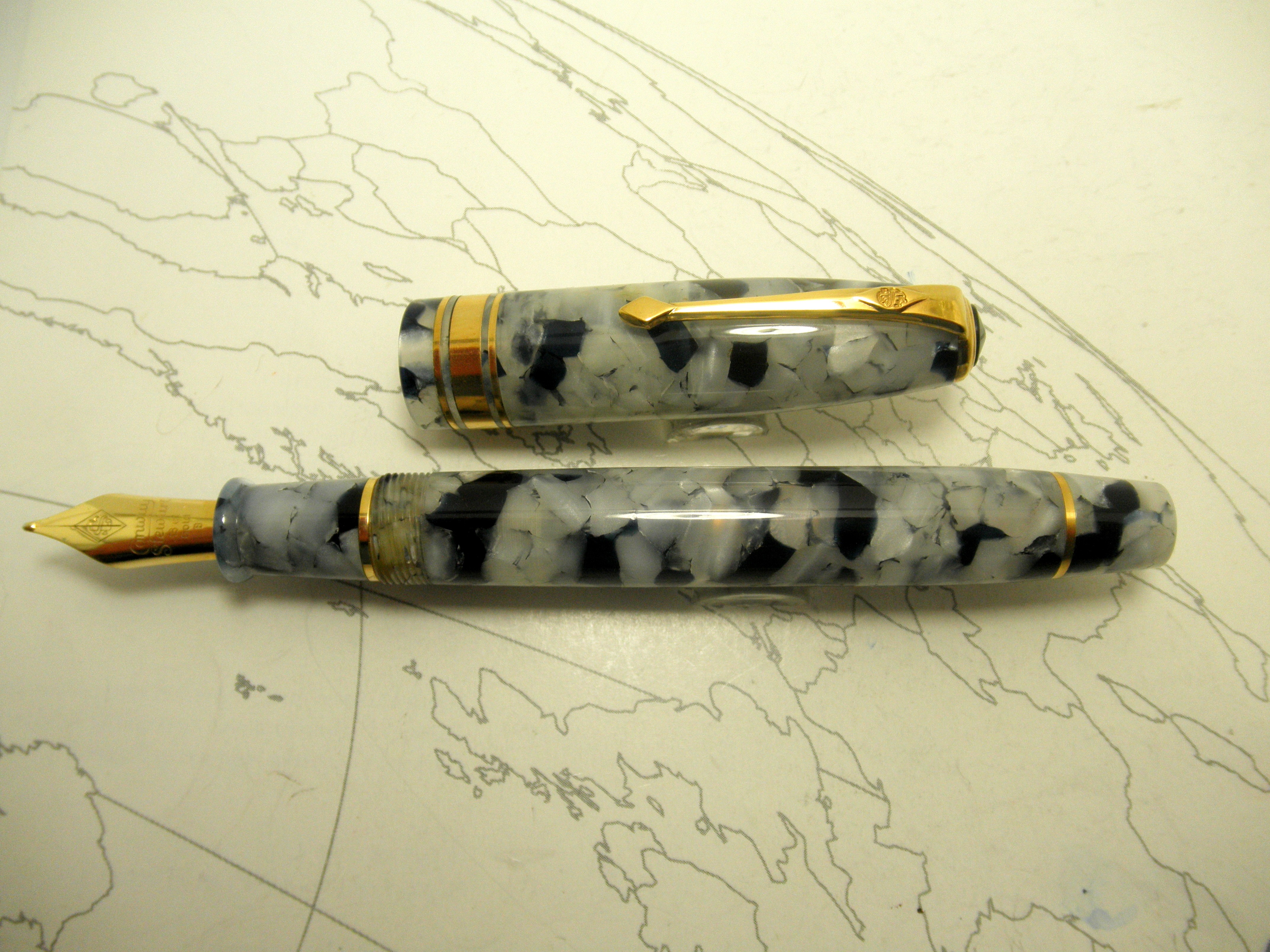 Conway Stewart 100 Cracked Ice Fountain pen